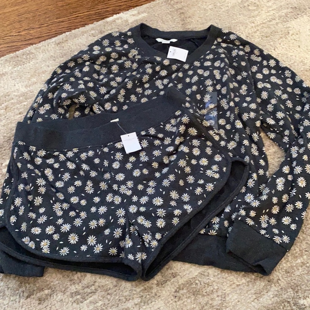 American Eagle daisy lounge set size medium